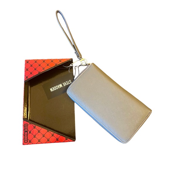 STEVE MADDEN ZIP AROUND WALLET WRISTLET
NWT - Picture 2 of 10